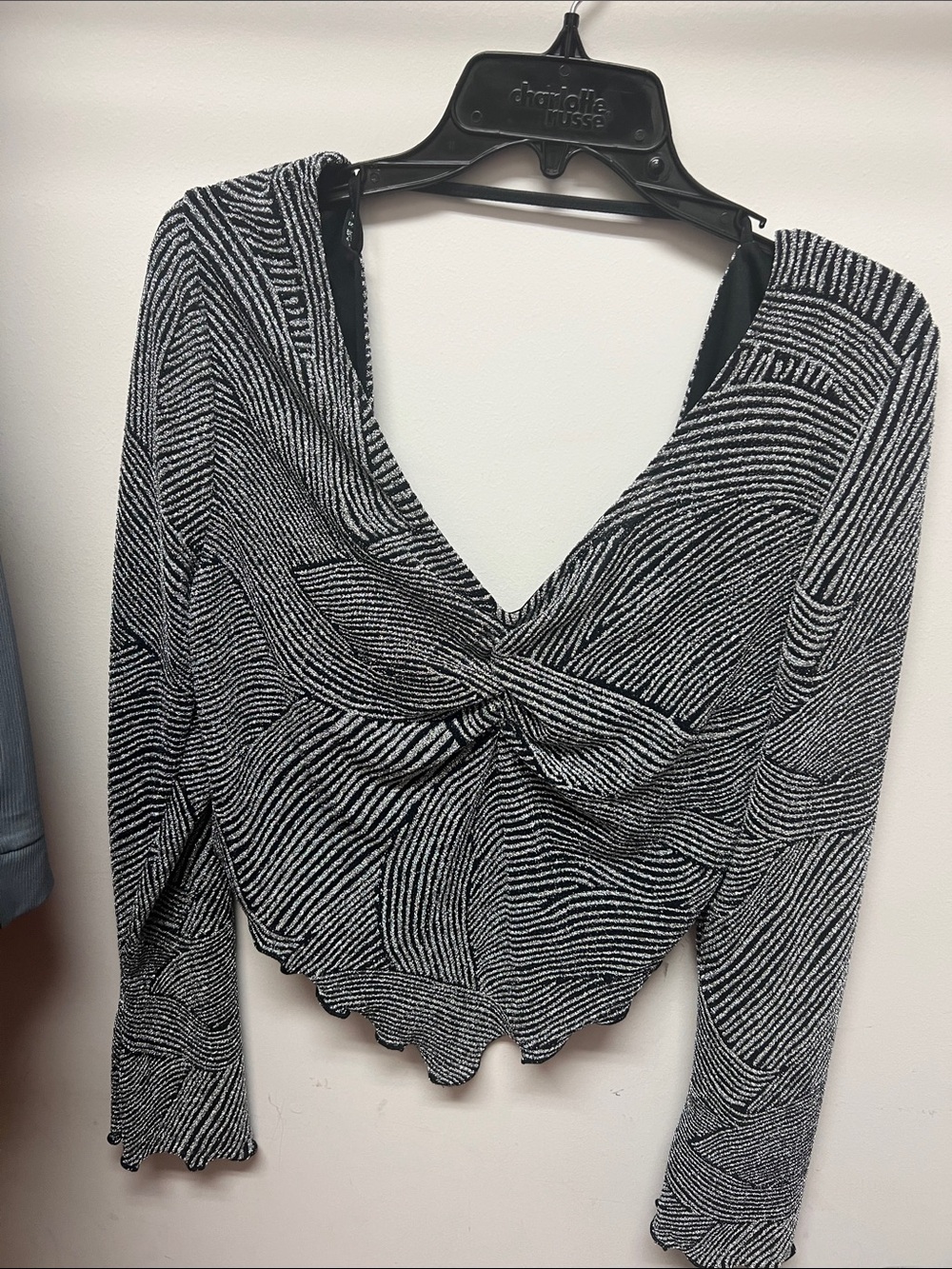 Long-Sleeve Twist Front V-Neck Top - Black & White